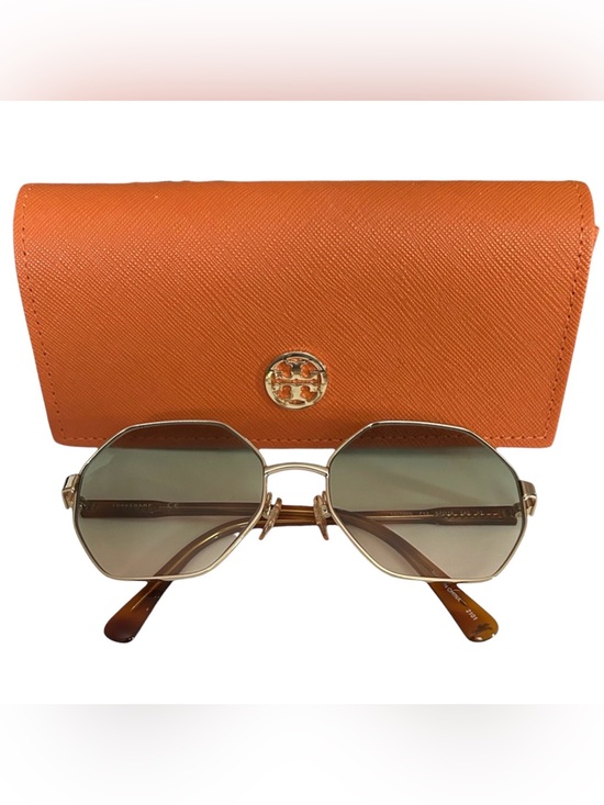 Longchamp Accessories - Longchamp SUNGLASSES LO106S OCTAGON 57-18 in a Tory Burch Case